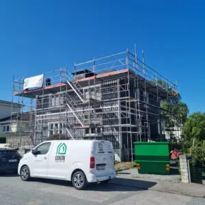 Takbyte i Karlskrona – demontering av tegelpannor inför nytt tak